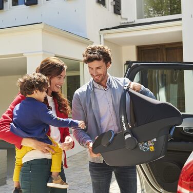 Автокрісло для новонароджених Maxi-Cosi Pebble Pro i-Size (0-12 місяців, 45-75 см), Essential Black