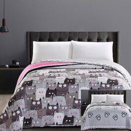 Покривало DecoKing 220x240 см мікрофібра, двостороннє, стьобане, легкий догляд, бежевий, коричневий, графіт, чорний, білий, рожевий, з принтом котів Cats' Invasion