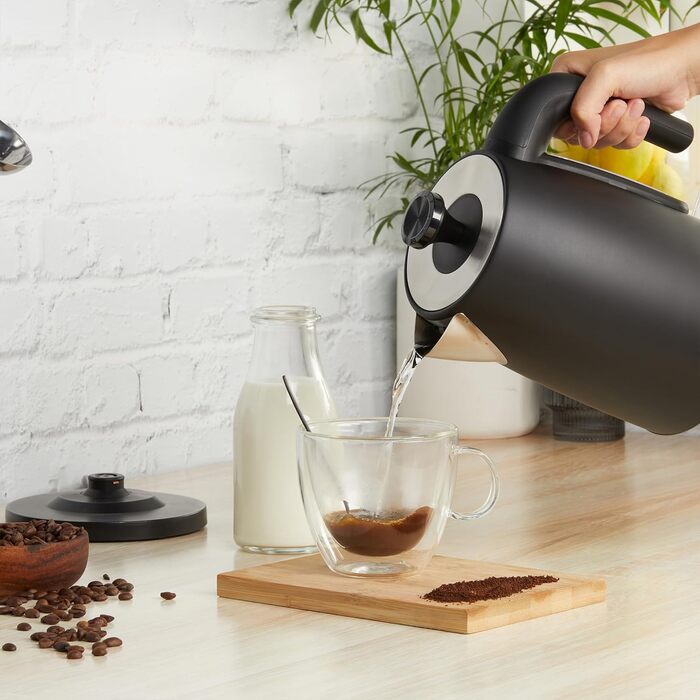Електрочайник Petra PT5632MBLKVDE 1,7 л, 3000 Вт, BPA-free, індикатор рівня води, антинакипний фільтр, захист від перегріву, обертаюча база