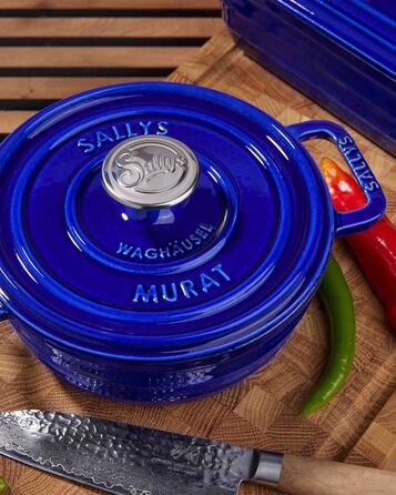 Гусятниця чавунна Sallys Murat з кришкою, емальована, 2,2 л, для всіх плит і духовки, до 250°C, королівський синій, з кулінарною книгою