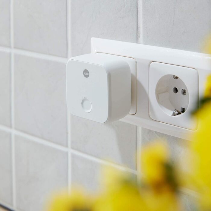 Yale Connect Wi-Fi Bridge для розумного замка, віддалений доступ, інтеграція з голосовим асистентом, білий