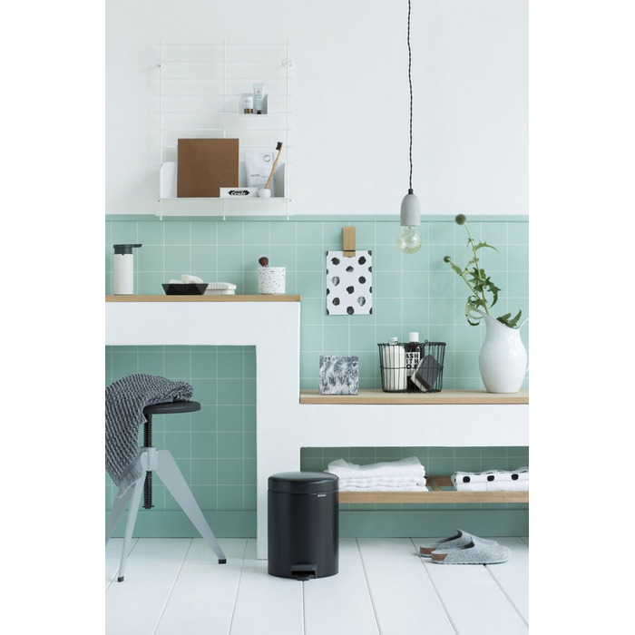 Контейнер для сміття 5 л Silent Black Matte NewIcon Brabantia