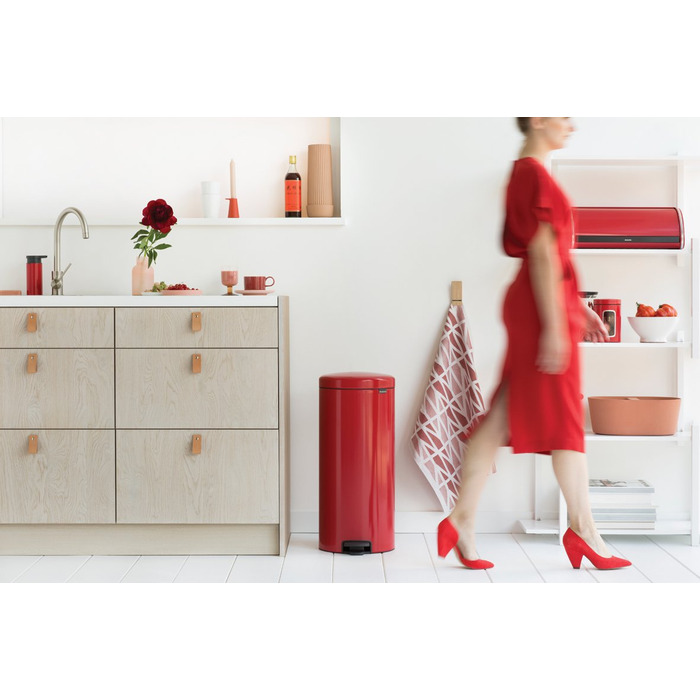 Педаль для сміття 30 л Silent Red NewIcon Brabantia
