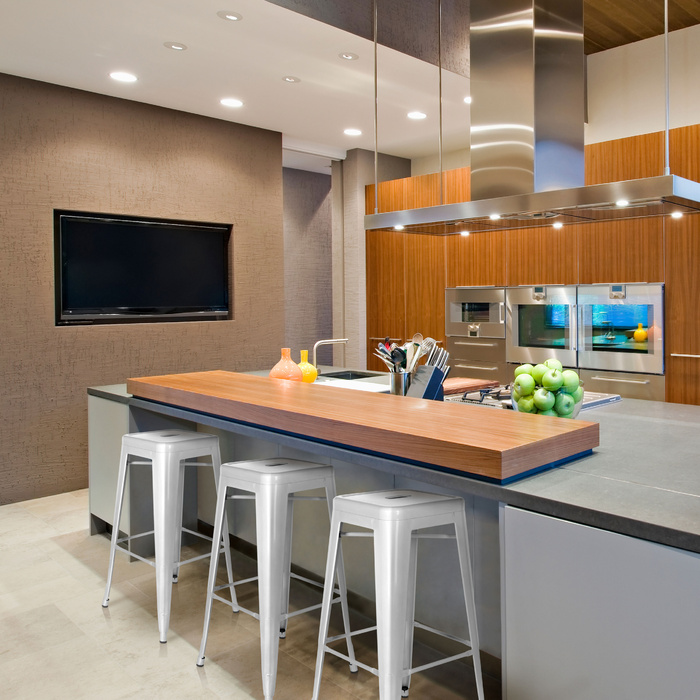 Барний стілець VANTAGGIO HIGH metallic білий hjh OFFICE