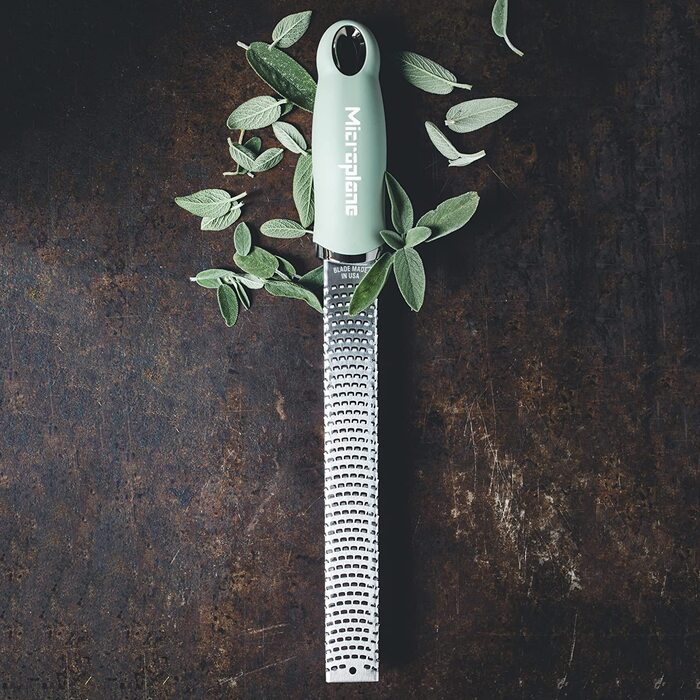 Терка Microplane для цитрусових, пармезану, імбиру, шоколаду та мускатного горіха, салатова, з нержавіючої сталі, виготовлена в США