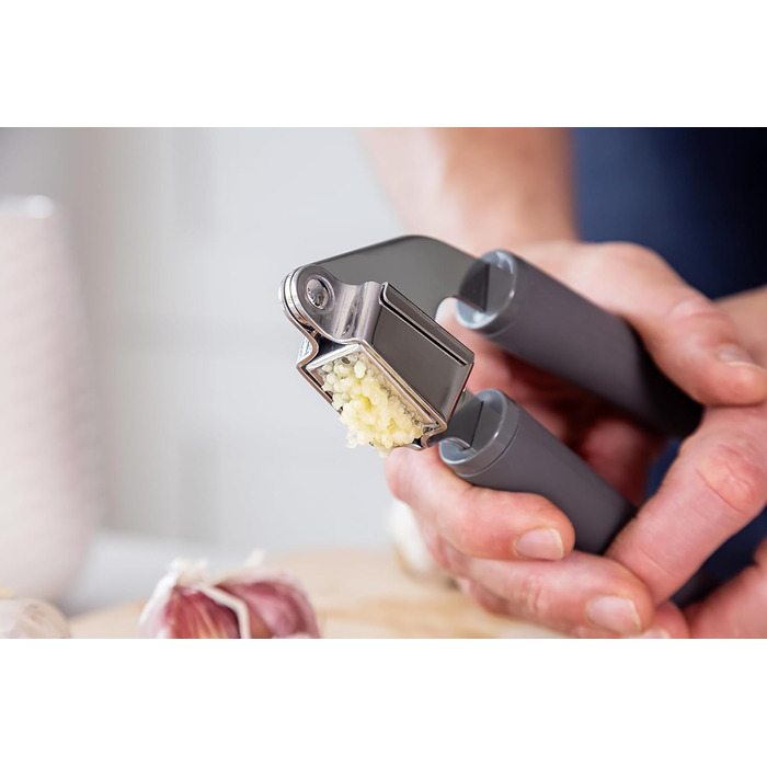 Прес для часнику KitchenAid Softgrip, сірий колір вугілля, нержавіюча сталь