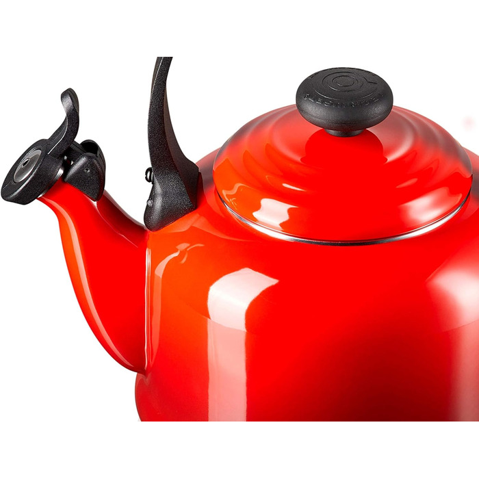 Чайник для води Le Creuset Tradition, емальована сталь, 2.1 л, вишнево-червоний