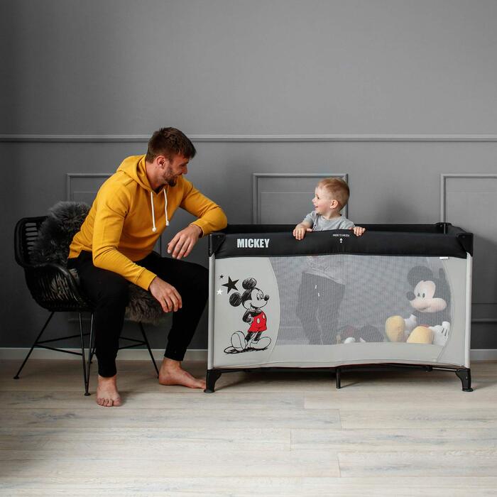 Дитяче ліжко-манежа Hauck Dream N Play з матрацом 120x60 см, з переносною сумкою та складним дном (Mickey Sterne)