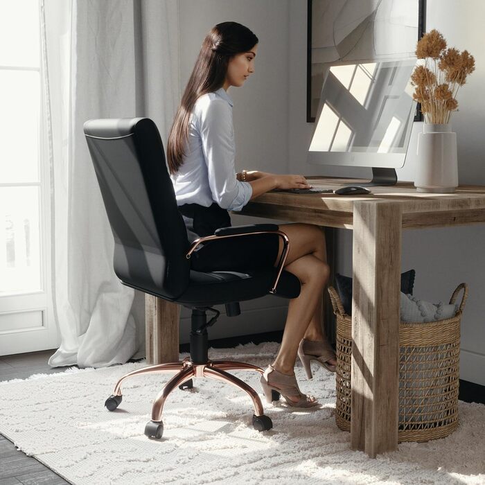Крісло шеф Flash Furniture, обшите білою шкірою, з червонозолотим каркасом, 61 x 58,5 x 103,5 см