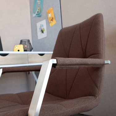 Офісне крісло / поворотне крісло SARANTO II тканина середньо-коричневий hjh OFFICE