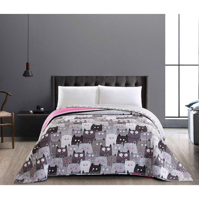 Покривало DecoKing 220x240 см мікрофібра, двостороннє, стьобане, легкий догляд, бежевий, коричневий, графіт, чорний, білий, рожевий, з принтом котів Cats' Invasion