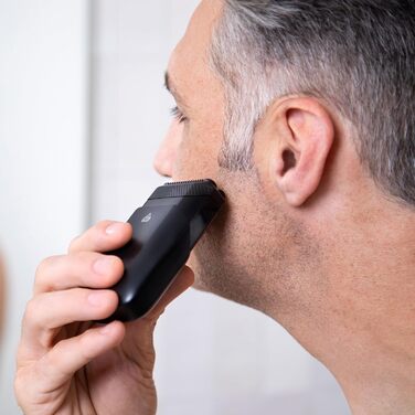 Електробритва MANSCAPED The Handyman™ для подорожей, акумуляторна, легка, з USB-C зарядкою, мийна, тример для довгого волосся та сітчаста головка