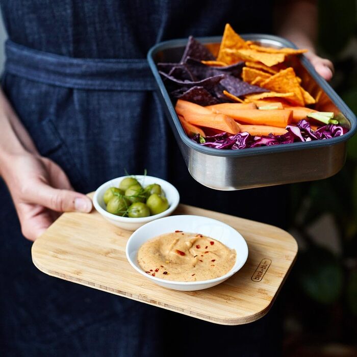 Сталевий ланчбокс Black + Blum Bento Box з бамбуковою кришкою-дошкою, силіконовим роздільником та ремінцем, 1.25 л, Olive