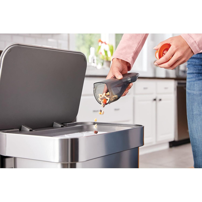 Акумуляторний ручний пилосос BLACK+DECKER Dustbuster Slim HLVC315B11, 12В, 1.5А·год, безмішковий, бездротовий, з XXL насадкою, зарядна станція, щілинна та меблева насадки