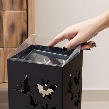 Підставка для парасольки Baroni Home з сучасним дизайном, чорна, з металу, з декоративною різьбою у вигляді метеликів, з гачками та висувним підносом. Підходить для вітальні, коридору та офісу. Розміри: 15,5x15x9 см