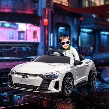 Дитячий електромобіль Audi RS e-tron GT з ременем безпеки, пультом дистанційного керування, фарами, музичною функцією, білий колір, розміри 103 x 58 x 41 см