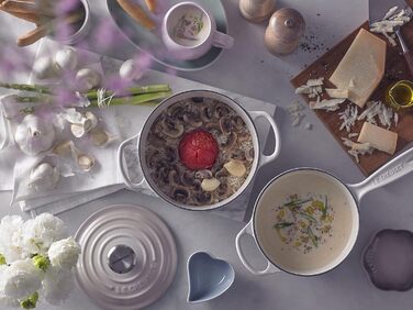 Чавунна каструля-брятер Le Creuset Signature з кришкою, кругла, 20 см, 2,4 л, для всіх типів плит та індукції, колір Meringue
