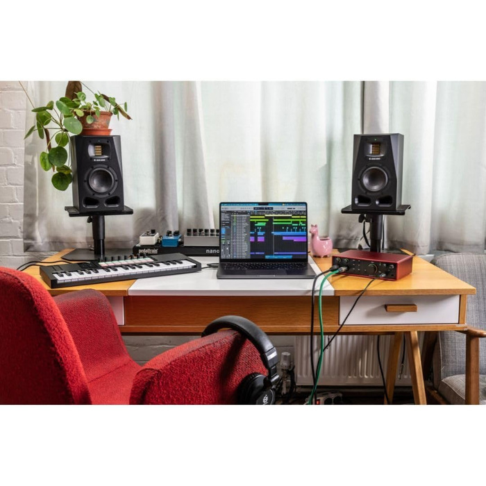 Focusrite Scarlett 4i4 4-го покоління USB Аудіоінтерфейс для гітаристів, вокалістів та музикантів (16 входів/16 виходів) - HiFi студійна якість