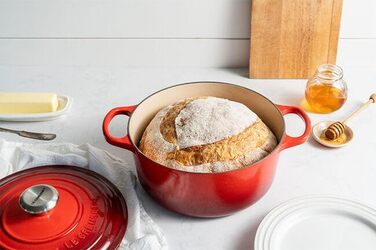 Le Creuset Signature Чавунна сковорода з кришкою, 24 см, 4.2 л, Cherry Red (Kirschrot)