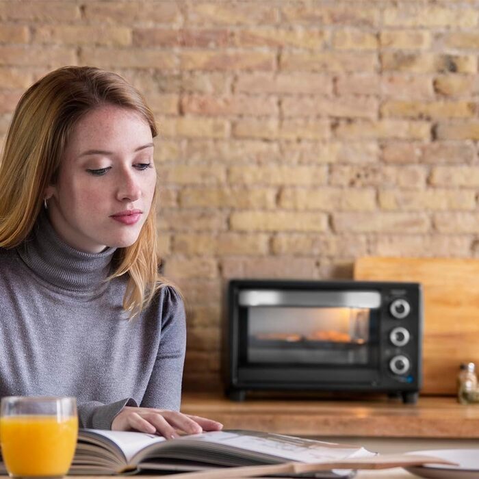 Електрична піч Cecotec Bake&Toast 2300 Black, 23 л, 1500 Вт, до 230°C, 3 режими (гриль, під-нагрів, комбінований), скляна дверцята, таймер 60 хв, піддон для крихт. Чорний колір