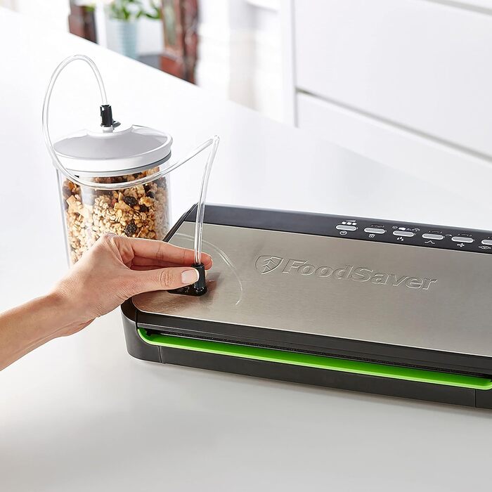 Вакууматор для продуктів Foodsaver FFS005X з вбудованим відсіком для рулонів, режимом для делікатних продуктів та набором пакетів