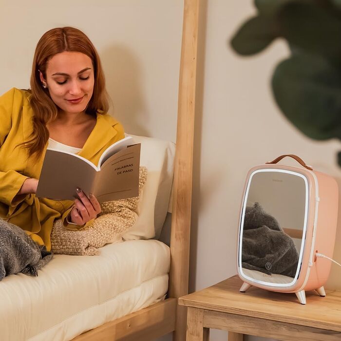 Міні-холодильник для косметики Cecotec Bamba CoolingBeauty 6000 Mirror Rose 6 л з дзеркальними дверцятами, LED-підсвіткою та охолодженням до 10°C
