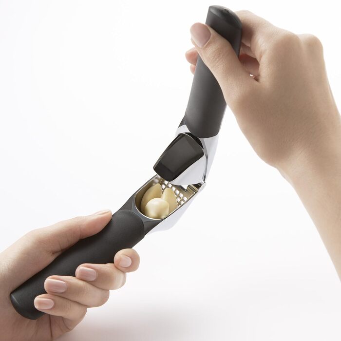 Прес для часнику OXO Good Grips, чорний