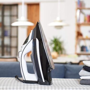 Парова праска BLACK+DECKER BXIR2802E, 2800 Вт, пластик, 370 мл, біла