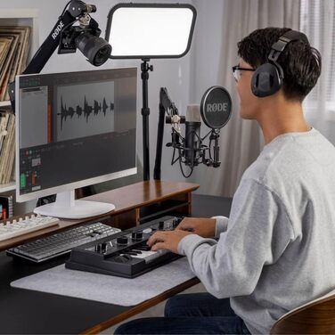 Студійний мікрофон Rode NT1 5th Gen Black XLR/USB + тримач K-M 23840 + мікрофіброва серветка Keepdrum