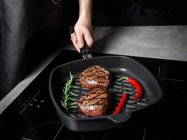 Сковорода квадратна AMT Gastroguss 28x28 см, алюмінієва, з антипригарним покриттям Lotan, BBQ-дно, знімна ручка, для індукції