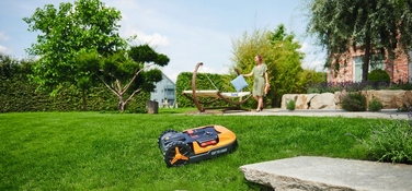 Робот-газонокосарка WORX Landroid M700 Plus WR167E (4Ah, 20V) для площ до 700 м², до 160 хв роботи
