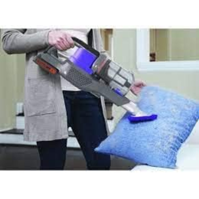 Пилосос Black+Decker 4-в-1 акумуляторний для прибирання шерсті тварин, 18В, 2.0Аг, безмішковий, ручний і вертикальний, електрощітка для шерсті, насадка для щілин, зарядний пристрій та настінне кріплення, модель BHFEV182CP 2019 року