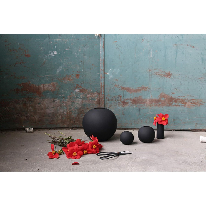 Ваза Cooee Design Ball чорна з порцеляни, ручної роботи, 10x10x9 см (HI-028-02-BK)