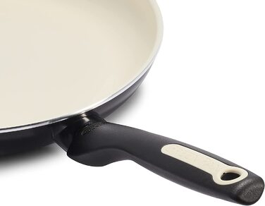 Сковорода GreenPan Rio з антипригарним покриттям Ceramic, 26 см, без PFAS, Stay-Cool ручка, сумісна з духовкою до 160°C, можна мити в посудомийній машині, чорний & кремовий колір
