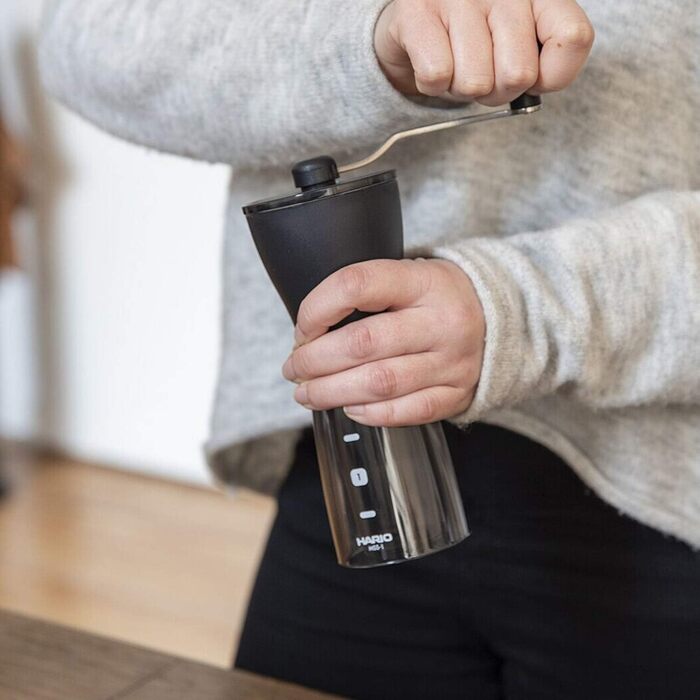 Кавомолка Hario Mini Mühle Slim Plus чорного кольору