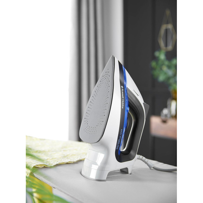 Праска Russell Hobbs 26730-56 з парою, 2400 Вт, 180 г, керамічна підошва, резервуар 320 мл, самочистка, компактне зберігання кабелю