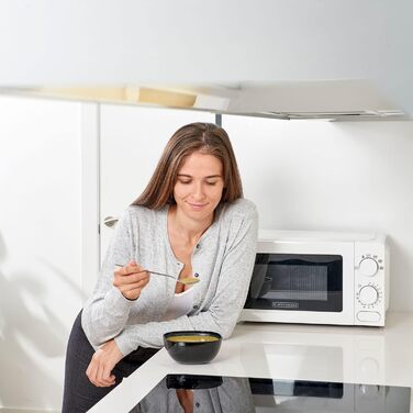 Мікрохвильова піч Black+Decker BXMY700E, 20 л, 700 Вт, 6 режимів, таймер, біла