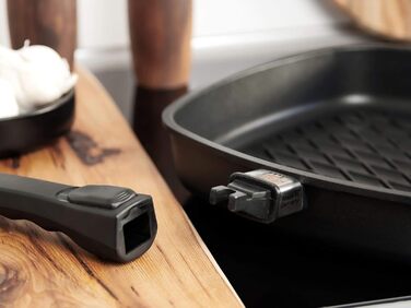 Гусятниця AMT Gastroguss 28x28 см, 5 см, BBQ-дно, знімна ручка, алюмінієва, антипригарне покриття Lotan, не для індукції