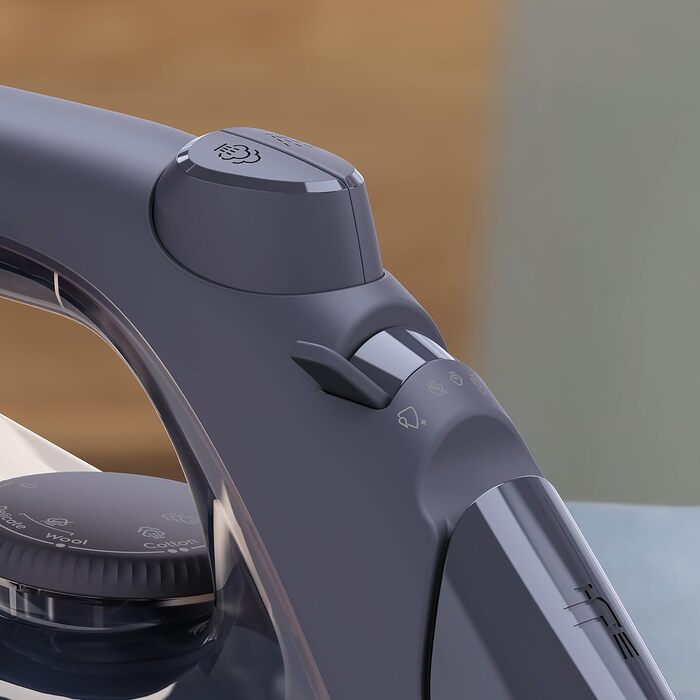 Праска Electrolux Refine 600 E6SI1-4MN, парова, 2500 Вт, автоматичне вимкнення, антипригарна підошва, самоочищення, захист від капання, 2 м кабель, синя