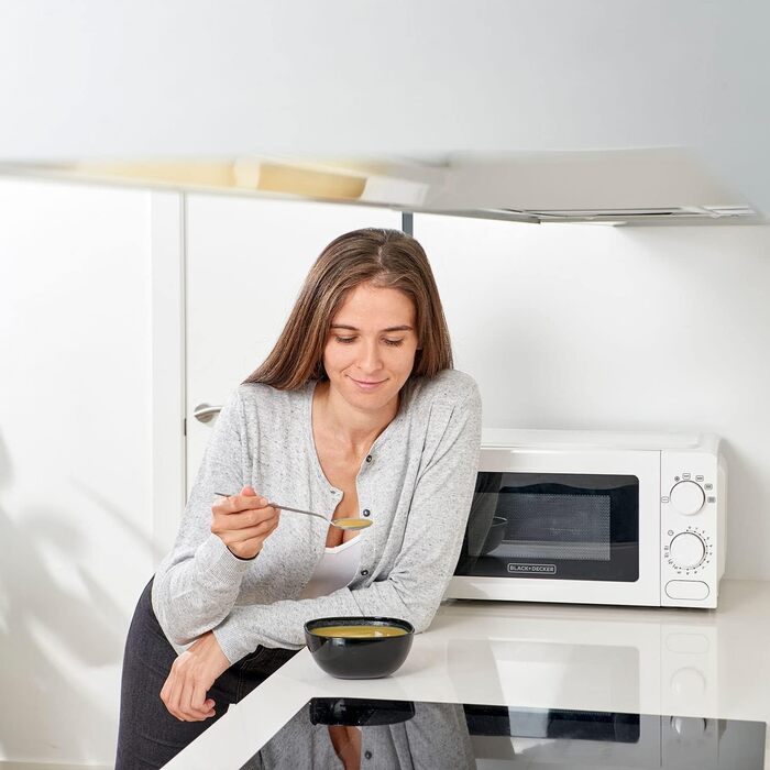 Мікрохвильова піч Black+Decker BXMY700E, 20 л, 700 Вт, 6 режимів, таймер, біла